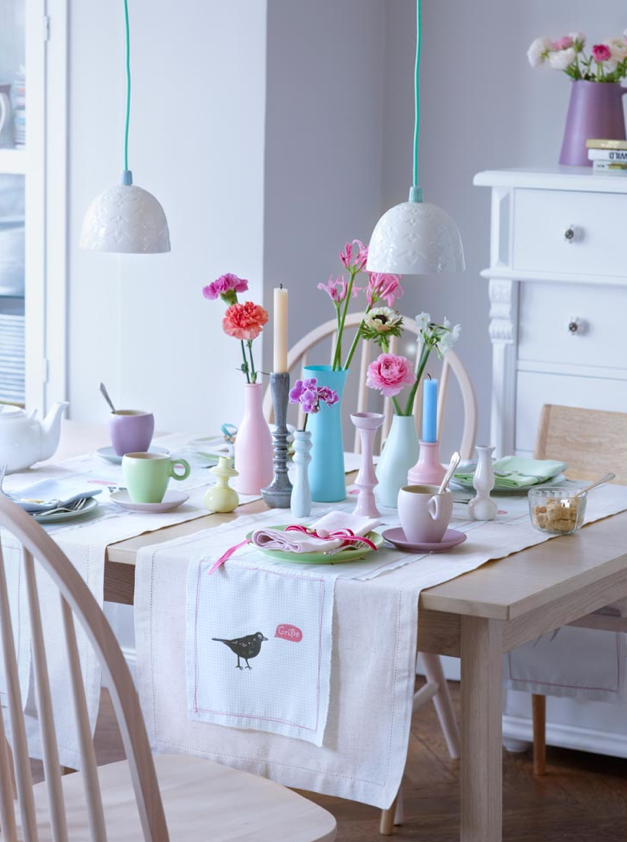 北欧テーブル春の花飾り方